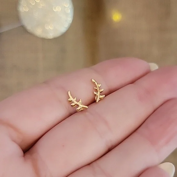 TINY BRANCH STUD EARRINGS - Picture 2 of 5